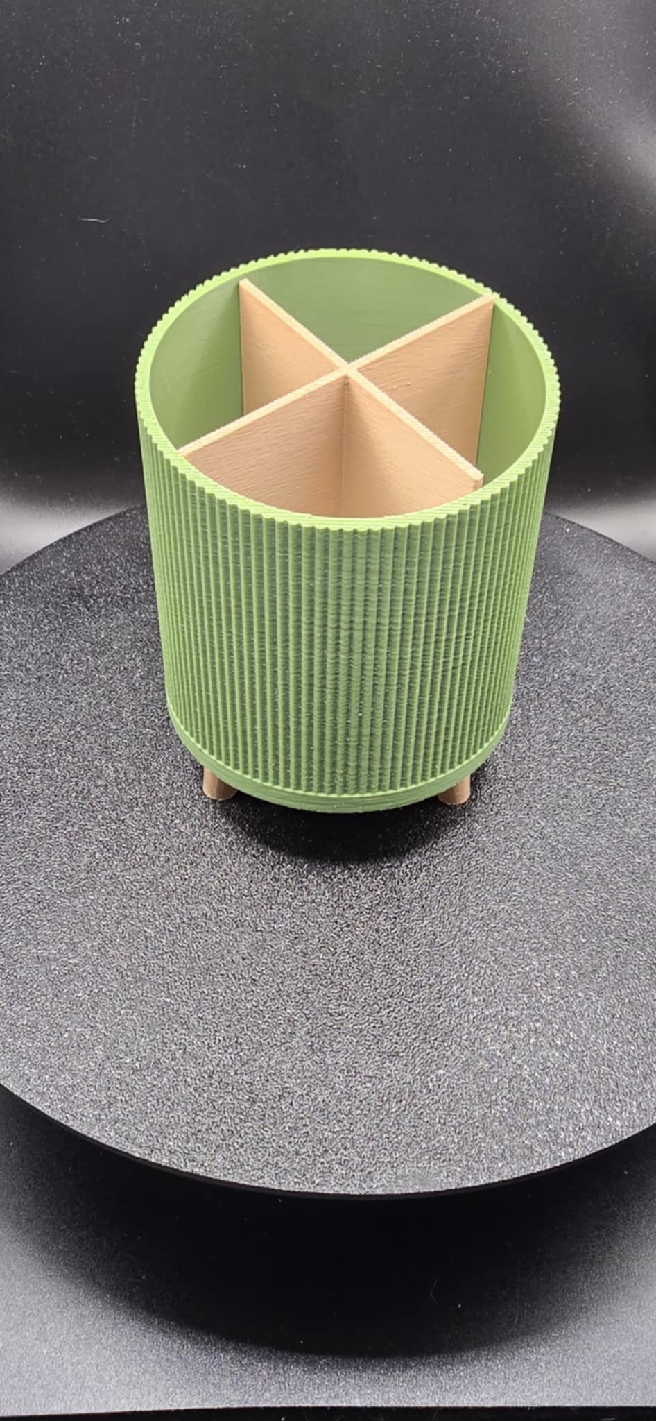 Make-up brushes holder, pen holder, toothbrush/toothpaste holder